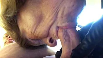 Oma Peggy Sue: Doppelt versaute Schwanzlutscherin