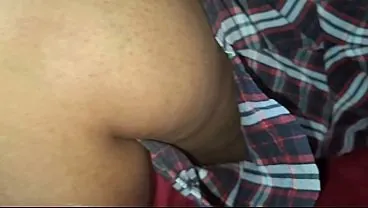 Asiatische MILF mit dickem Po und großen Brüsten